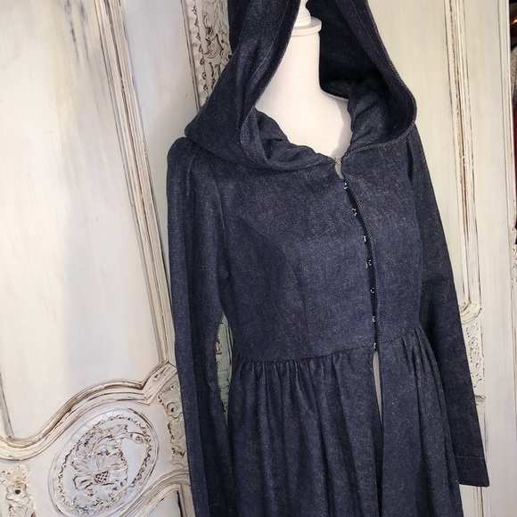 Little Red Riding Hood Cosplay Vibes Denim
Hooded Coat - Picture 2 of 14